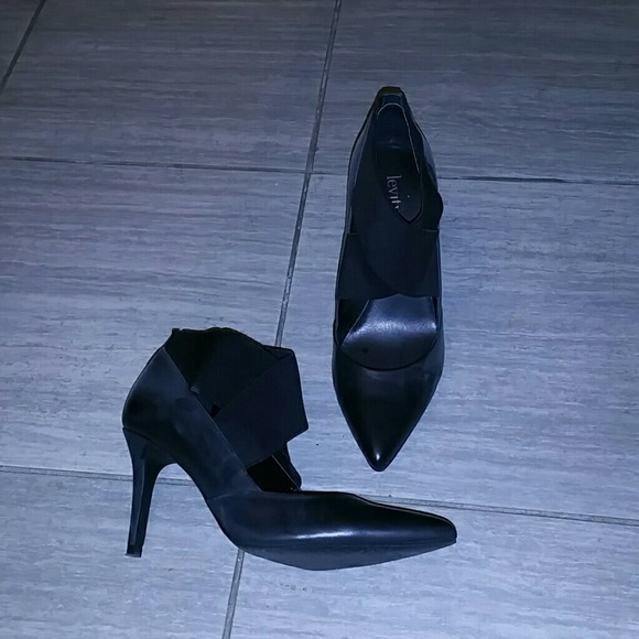 Black pumps - Picture 1 of 3