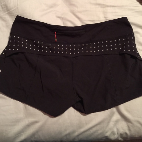 Lululemon 4 way speed short Sz 10 - Picture 2 of 3