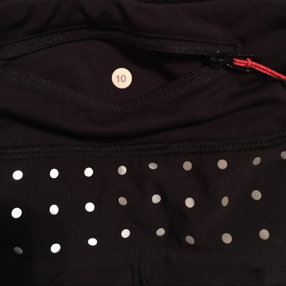 Lululemon 4 way speed short Sz 10 - Picture 3 of 3