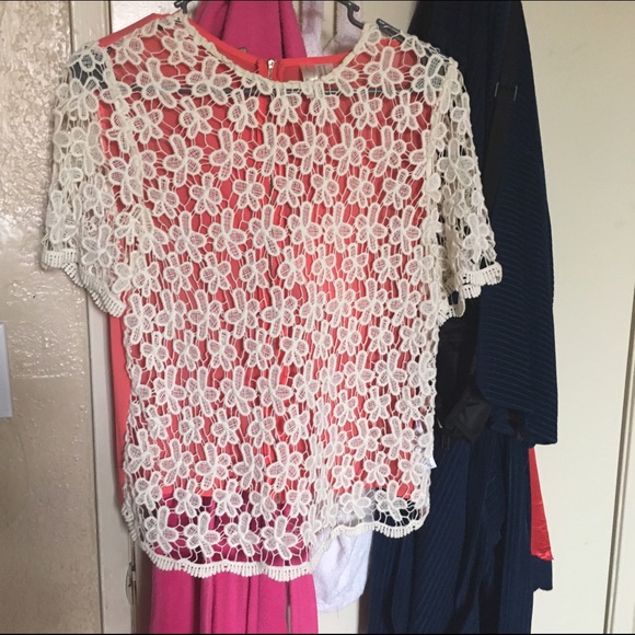 Beautiful flower shirt - Picture 2 of 4