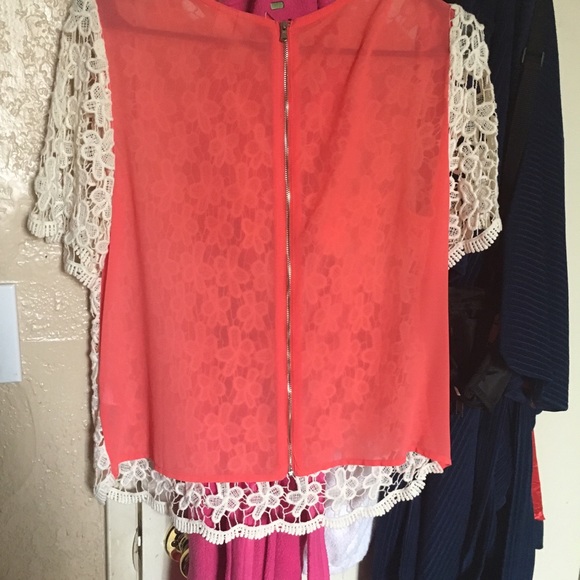 Beautiful flower shirt - Picture 3 of 4