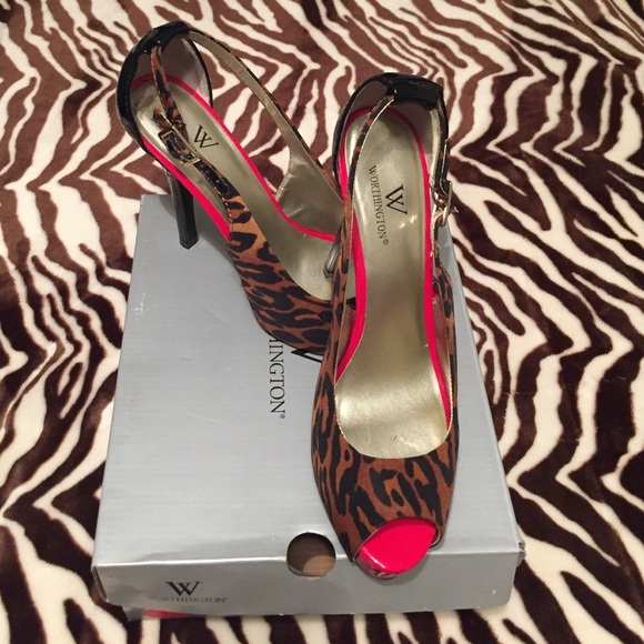 Peep toe printed pumps!