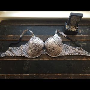 Victoria's Secret Lined perfect Coverage 40C bra