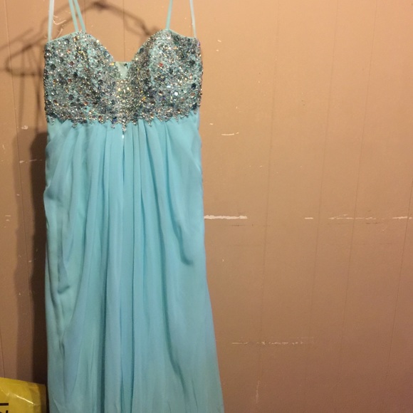 Prom dress - Picture 2 of 4