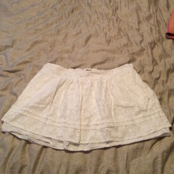 White floral lace print skirt