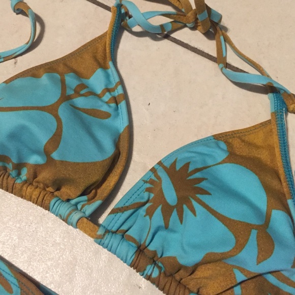 Local Motion: Bikini View 4