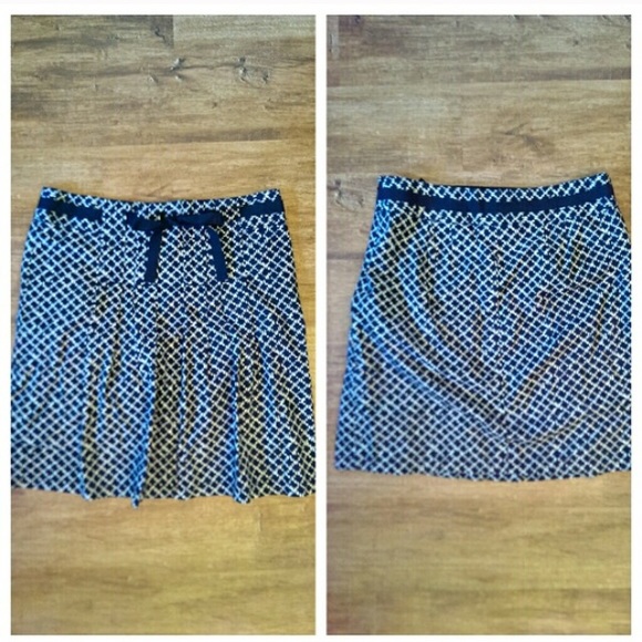 Ann Taylor career or fun skirt 8