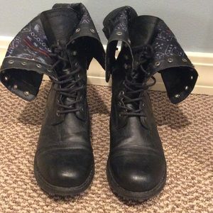 Combat boots