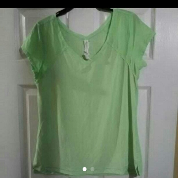 Lululemon Athletica V-Neck Top sz 10