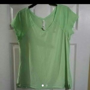 Lululemon Athletica V-Neck Top sz 10
