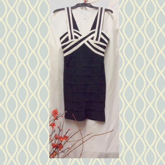 👗 An Excellent black/white mini dress 👗 - Picture 2 of 4