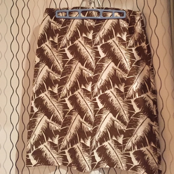 Below the knee/ mid calf length linen skirt