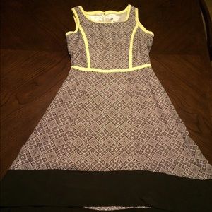 Beautiful pattern dress with top lime edges