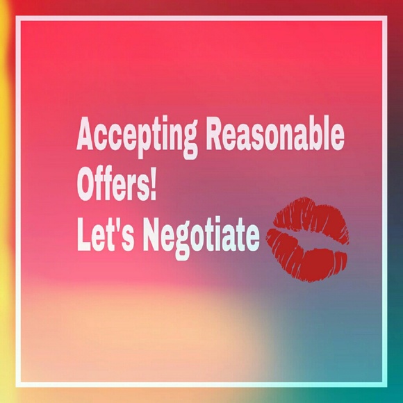 All reasonable offers considered! 👚👢👛💍👟👡