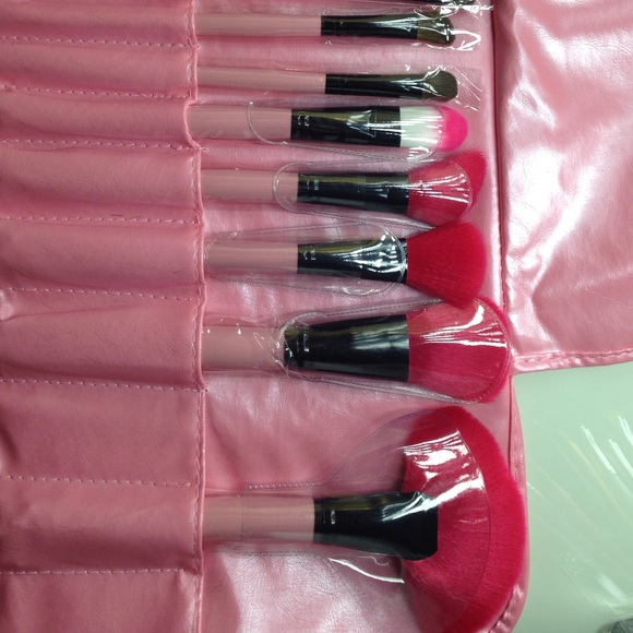 24 set brand NEW makeup brushes by Zodaca - Picture 2 of 4