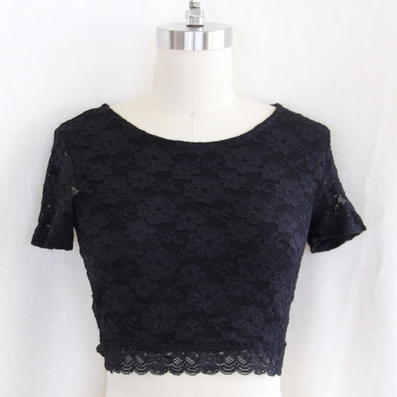 Forever 21 Tops - ✨FINAL SALE✨Forever 21 Lace Crop Top