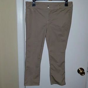 Casual tan capris