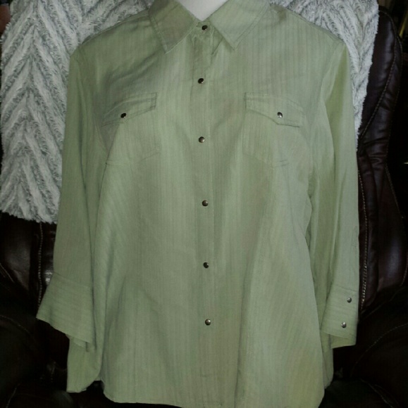 Authentic Shaver Lake Casuals Tops - PRICE DROP! Snaptastic blouse in celadon green