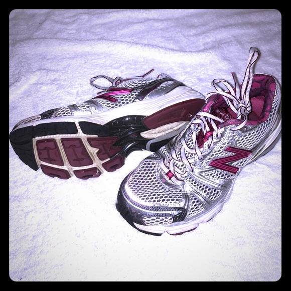 🎉MOVING SALE!!🎉 New Balance 759 Women's, OFFER!!