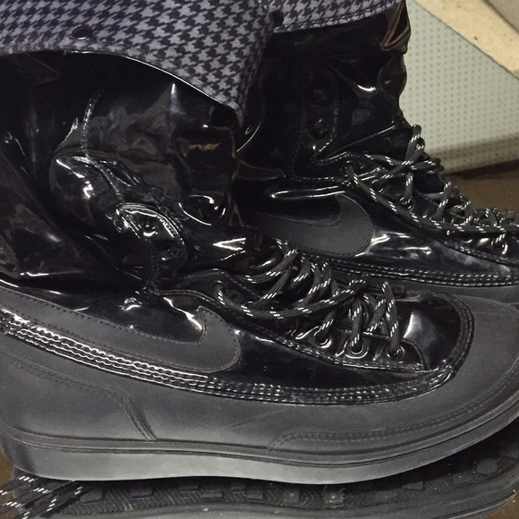 Nike high top boots