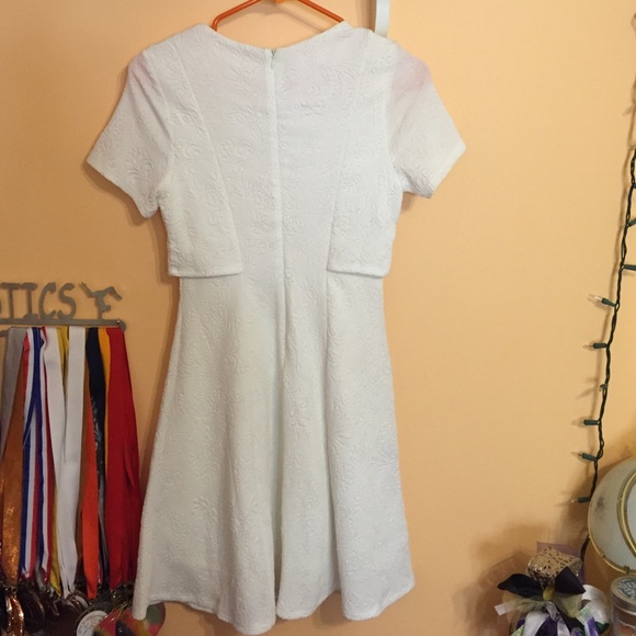 White summer sundress - Picture 4 of 4