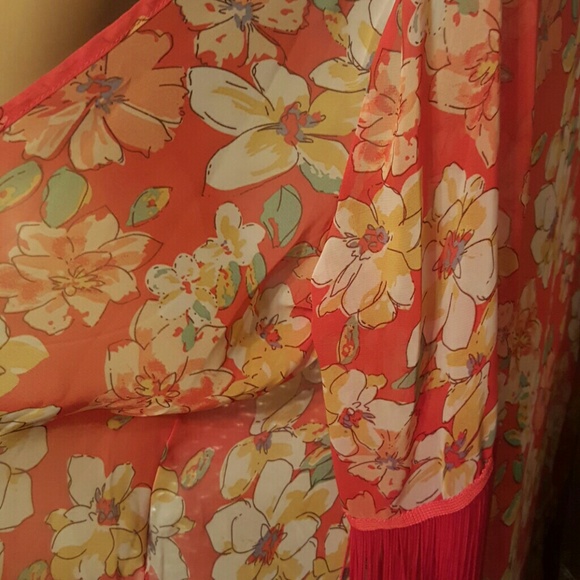 Red Kimono - Picture 2 of 2