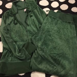 Medium green velour set