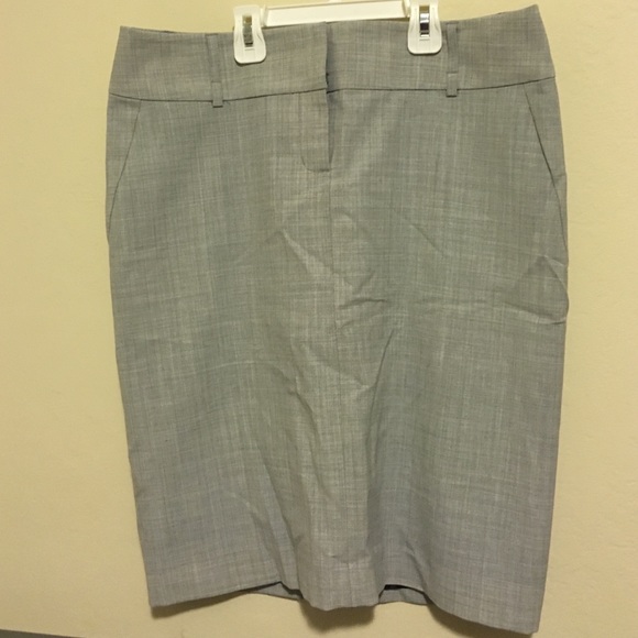 Express light gray skirt