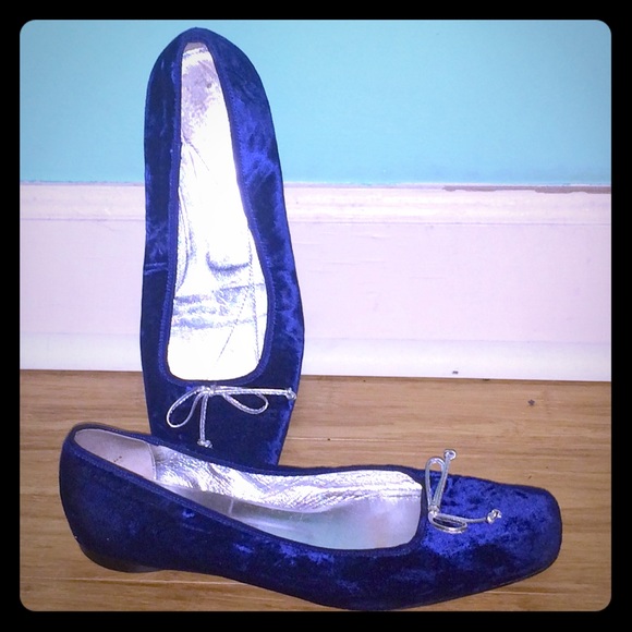 Adorable blue velvet Kate Spade flats