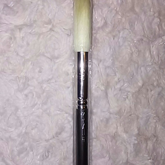 MAC 137 brush