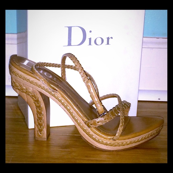 !👀SALE👀!! Exquisite Dior strappy heels!