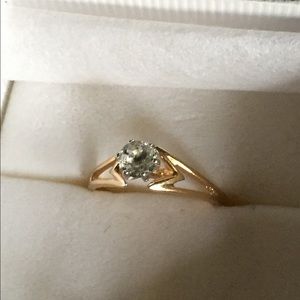Diamond solitaire ring