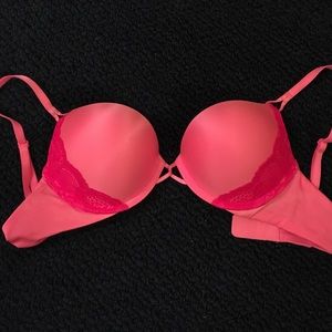 Victoria's Secret Bombshell bra, 34B