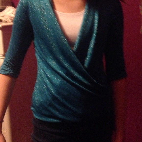 Cute semi sleeve cross over shirt - Picture 4 of 4