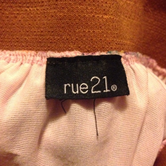 Lacy short belted skirt - Picture 4 of 4