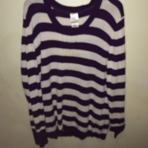 Sweater - Picture 1 of 3