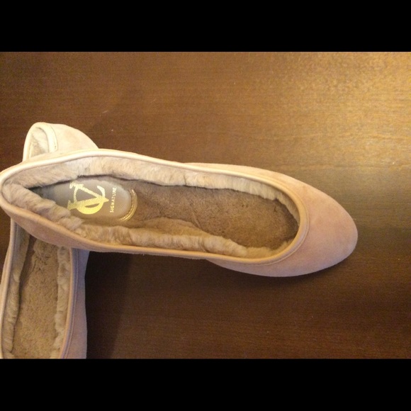 VINCE CAMUTO FLATS - Picture 3 of 4