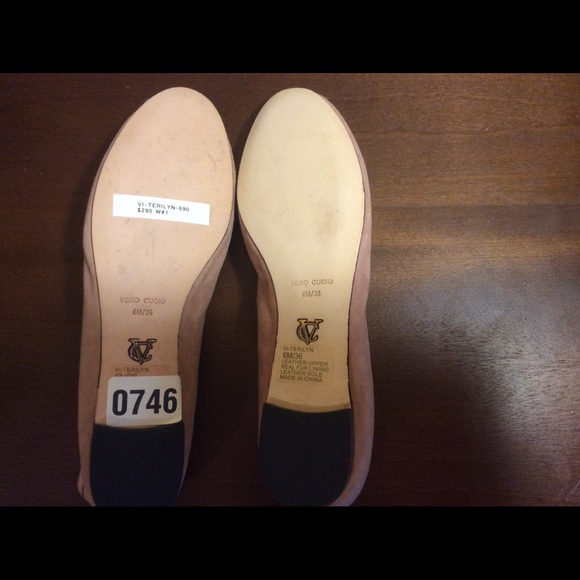 VINCE CAMUTO FLATS - Picture 4 of 4