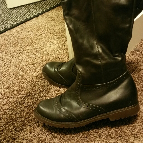 Boots - Picture 2 of 4