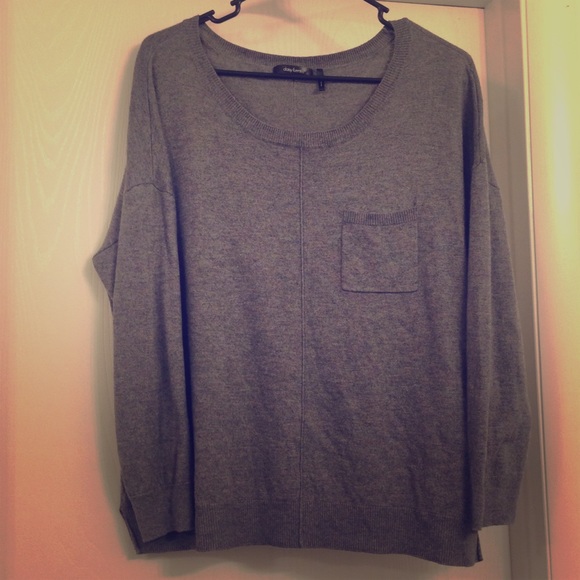 Daisy Fuentes gray sweater