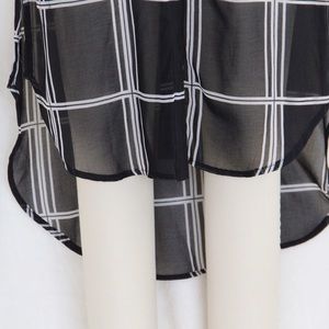 Charlotte Russe Tops - ♦️SALE♦️Charlotte Russe Windowpane Button-Down Charlotte Russe Tops - ♦️SALE♦️Charlotte Russe Windowpane Button-Down