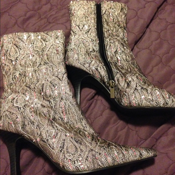 Sequin boots. Anne Michelle.