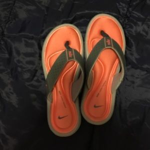Nike memory foam flip flops