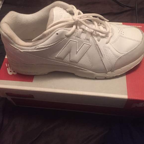 SOLD!!!!!New balance all white