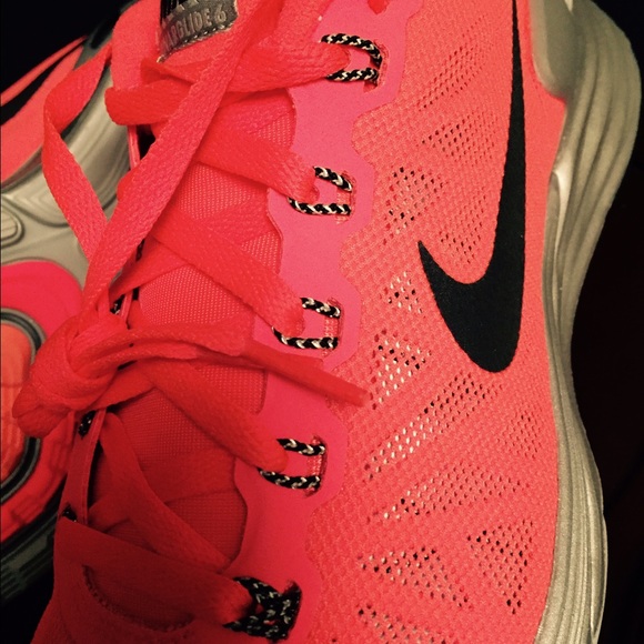 ON SALE 🎉 HOST PICK 🎉 NWT Nike Lunarglide Flash - Picture 3 of 4