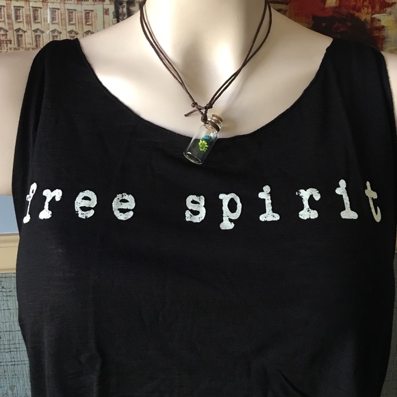 "F r e e S p i r i t" C r o p T o p - Picture 3 of 5