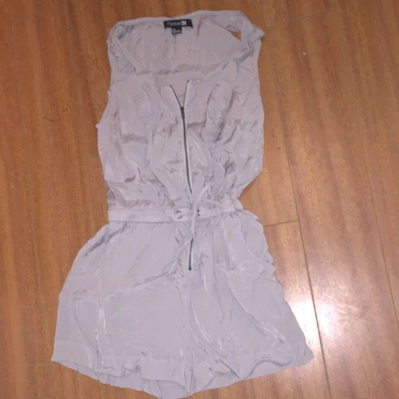 Flirty little Romper - Picture 3 of 3