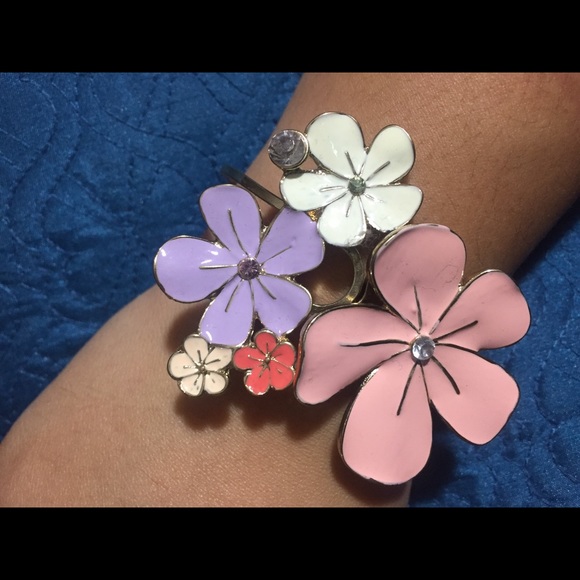Jewelry - Flower Bracelet