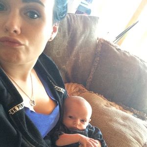 MEET YOUR POSHER✨ & her adorable sidekick (;