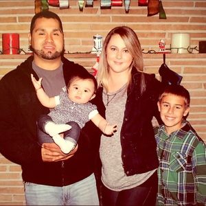 Meet your seller!🌸👨‍👩‍👧‍👦👗🛍🎀💕✨